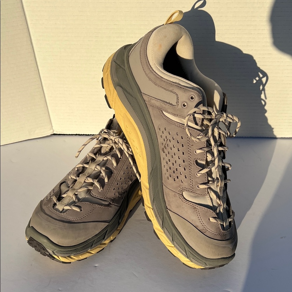 HOKA One One Tor Ultra Lo
Oat Milk Opal. LIKE NEW
